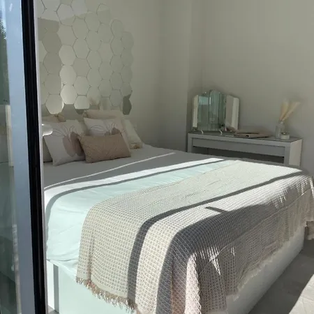 Centre With Terrace And Pool Apartment Marbella