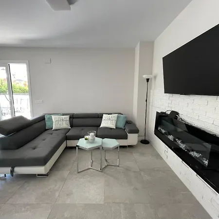 Centre With Terrace And Pool Apartment