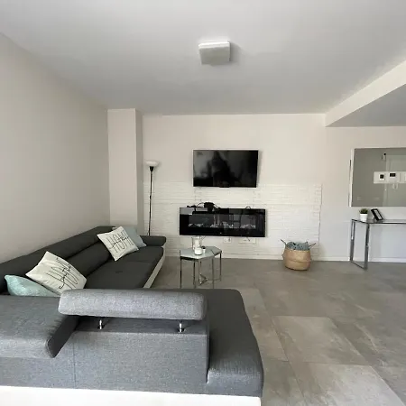 Centre With Terrace And Pool Apartment Marbella