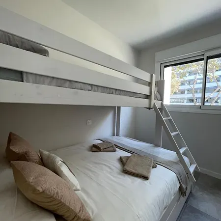 Centre With Terrace And Pool Marbella