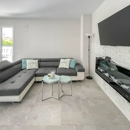 Guestready - With Terrace And Pool