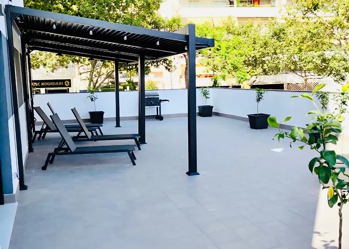 Centre With Terrace And Pool Marbella