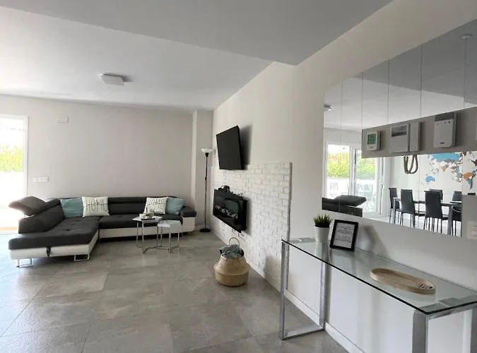 Centre With Terrace And Pool * Marbella