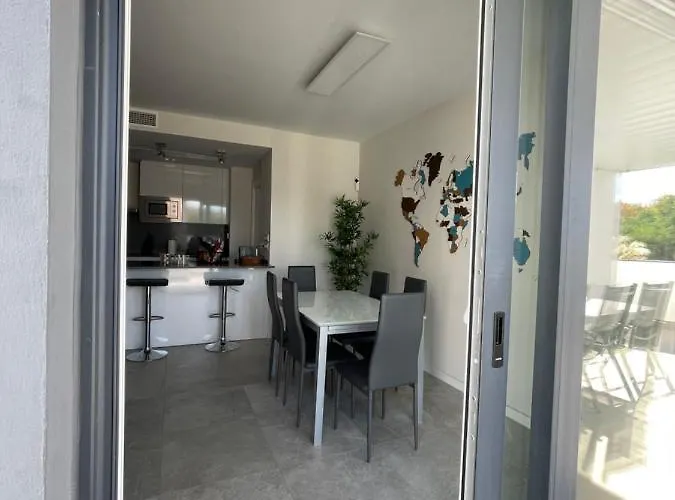 Centre With Terrace And Pool *